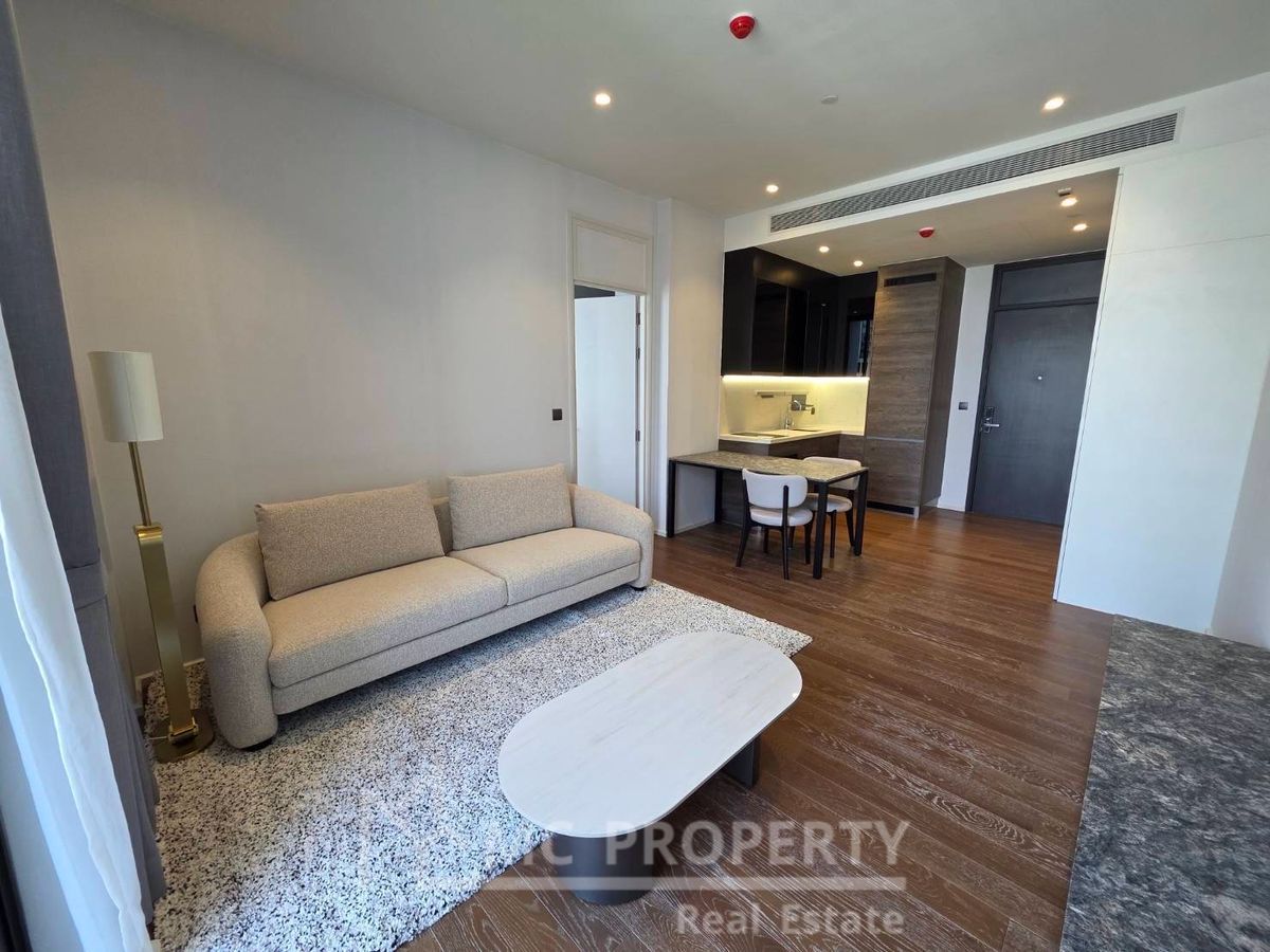 ให้เช่าคอนโดวิทยุ ชิดลม หลังสวน : Muniq Langsuan 1 bedroom 57.5 sqm for rent only 80,000 baht per month tel 0816878954 line id 0816878954
