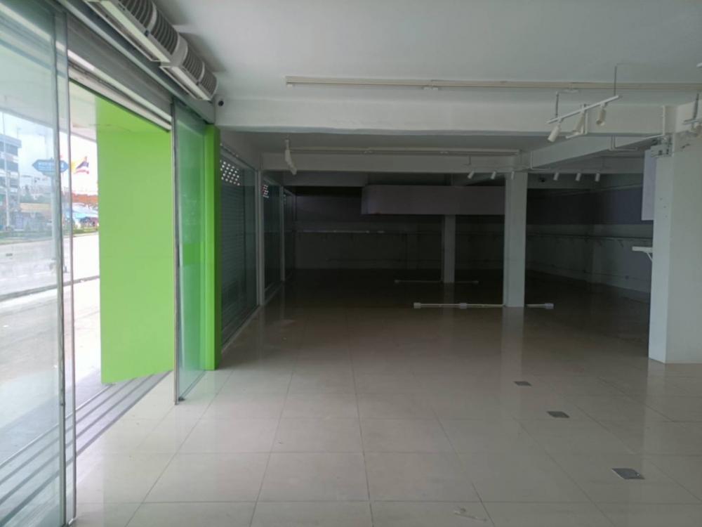 ให้เช่าอาคารพาณิชย์นวมินทร์ รามอินทรา : ปล่อยเช่าอาคารพาณิชย์ 5 คูหา 3 ชั้น ริมถนนรามอินทรา - พระยาสุเรนทร์ ทำเลดีมาก เหมาะทำธุรกิจที่ต้องการหน้าร้าน