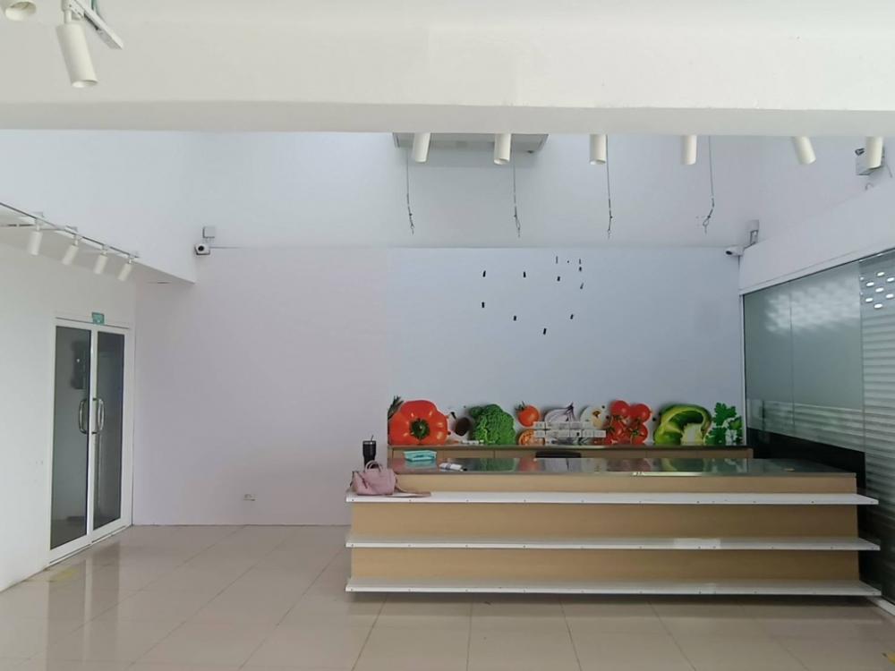 ให้เช่าอาคารพาณิชย์นวมินทร์ รามอินทรา : ปล่อยเช่าอาคารพาณิชย์ 5 คูหา 3 ชั้น ริมถนนรามอินทรา - พระยาสุเรนทร์ ทำเลดีมาก เหมาะทำธุรกิจที่ต้องการหน้าร้าน