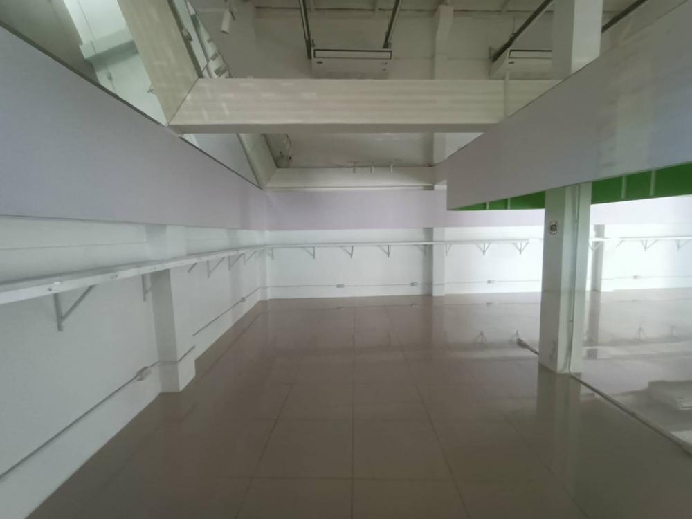 ให้เช่าร้านค้า/ตลาดนัดนวมินทร์ รามอินทรา : ปล่อยเช่าอาคาร 3 ชั้น ริมถนนรามอินทรา - พระยาสุเรนทร์ ทำเลดีมาก เหมาะทำร้านขายสินค้า /โชว์รูม /คลีนิค