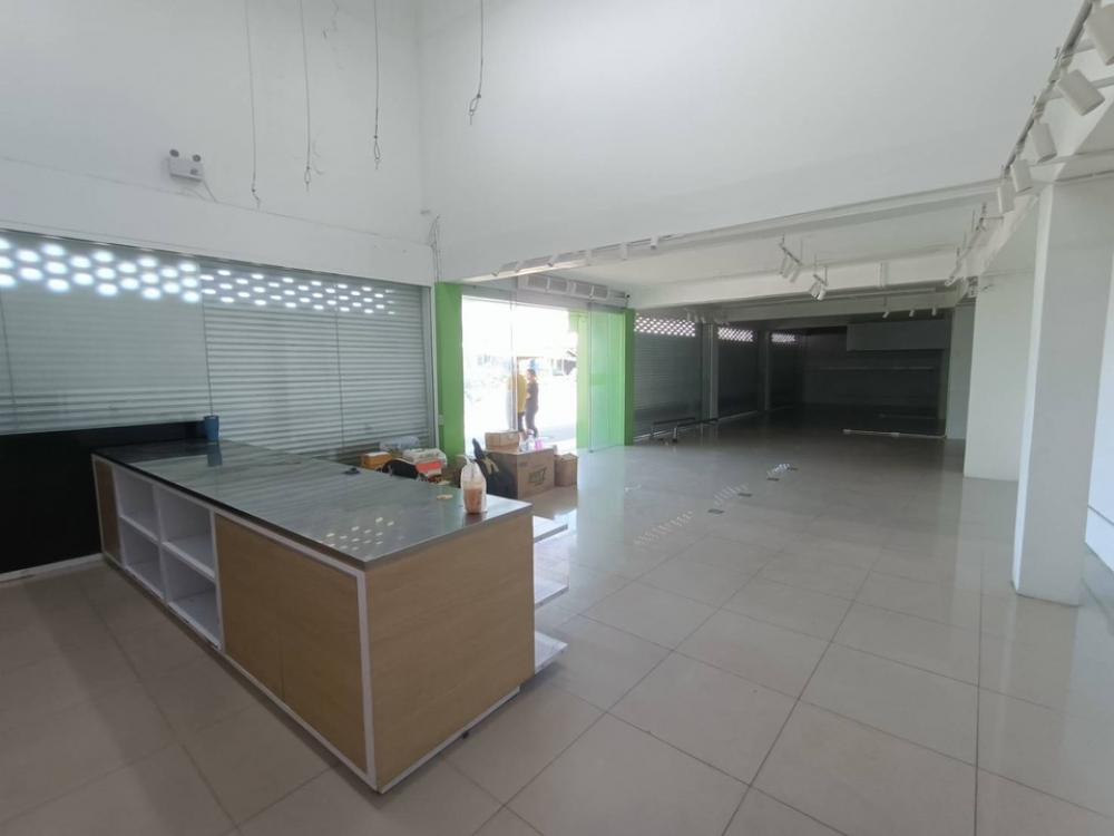 ให้เช่าร้านค้า/ตลาดนัดนวมินทร์ รามอินทรา : ปล่อยเช่าอาคาร 3 ชั้น ริมถนนรามอินทรา - พระยาสุเรนทร์ ทำเลดีมาก เหมาะทำร้านขายสินค้า /โชว์รูม /คลีนิค