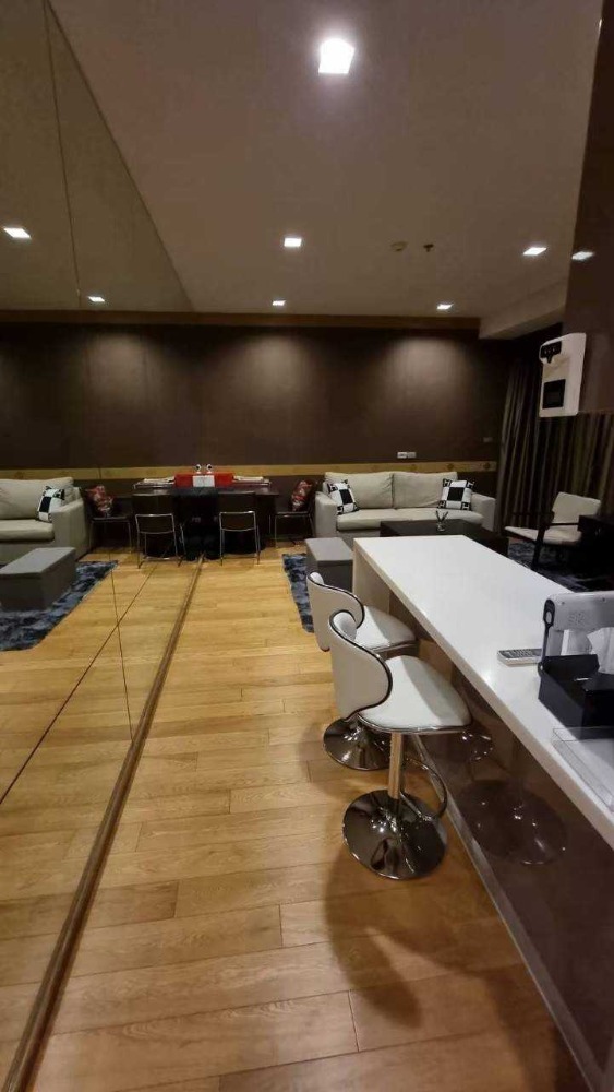 ขายคอนโดนานา : ขายคอนโด Hyde Sukhumvit 13 พร้อมเฟอร์ติดไฟฟ้า BTS NANA (S12-0403)