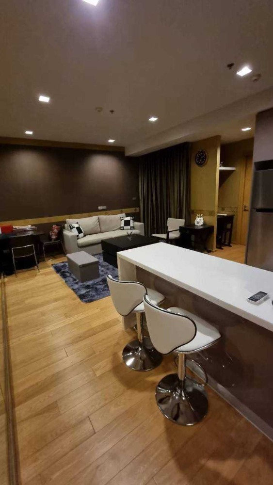 ขายคอนโดนานา : ขายคอนโด Hyde Sukhumvit 13 พร้อมเฟอร์ติดไฟฟ้า BTS NANA (S12-0403)