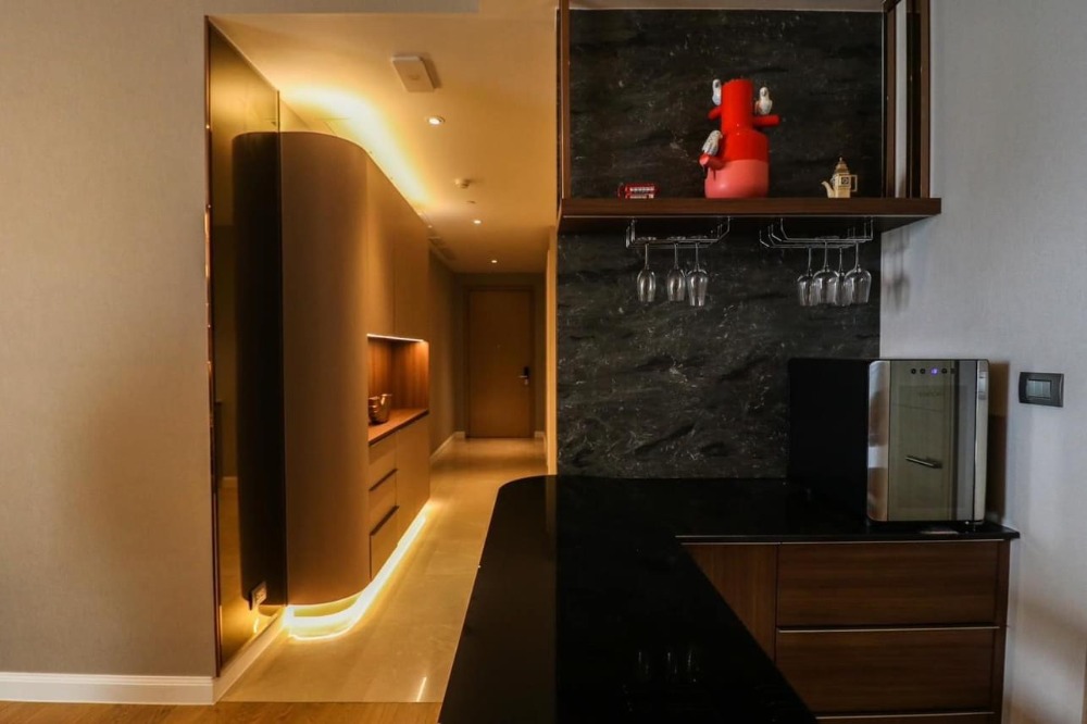 For SaleCondoWongwianyai, Charoennakor : 🌟Luxury condo by the river located beside Icon Siam, 2 Beds corner unit with river view at the balcony, modern design, fully furnished, ready to move in