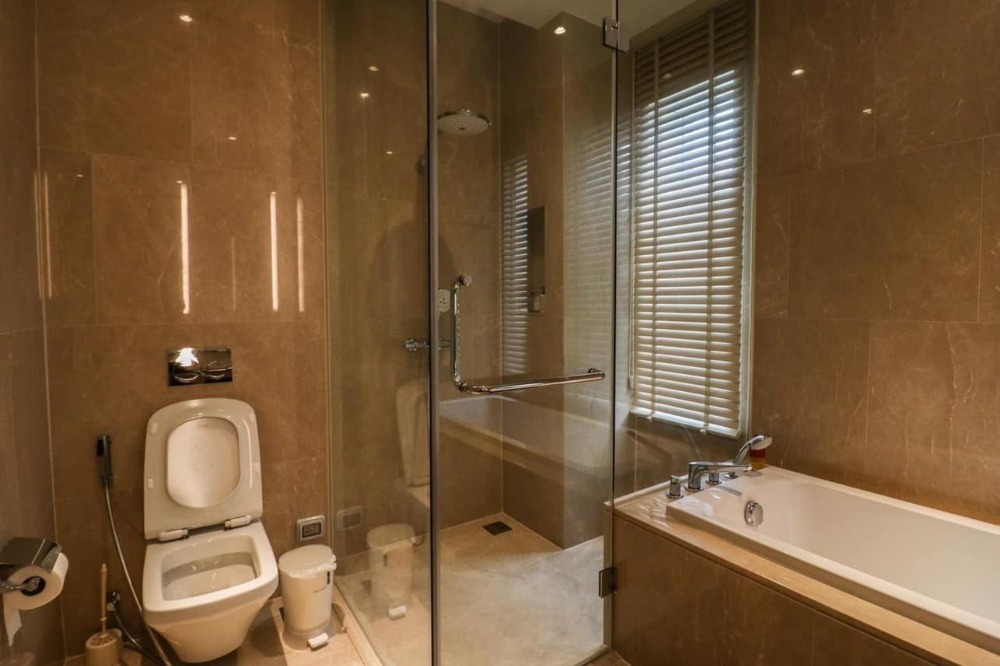 For SaleCondoWongwianyai, Charoennakor : 🌟Luxury condo by the river located beside Icon Siam, 2 Beds corner unit with river view at the balcony, modern design, fully furnished, ready to move in