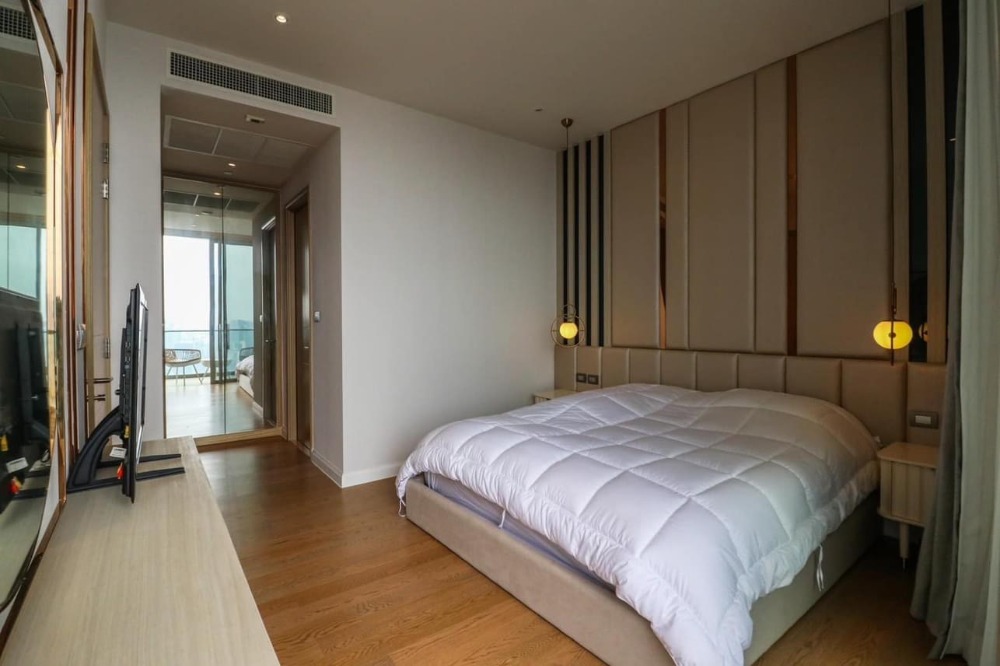For SaleCondoWongwianyai, Charoennakor : 🌟Luxury condo by the river located beside Icon Siam, 2 Beds corner unit with river view at the balcony, modern design, fully furnished, ready to move in