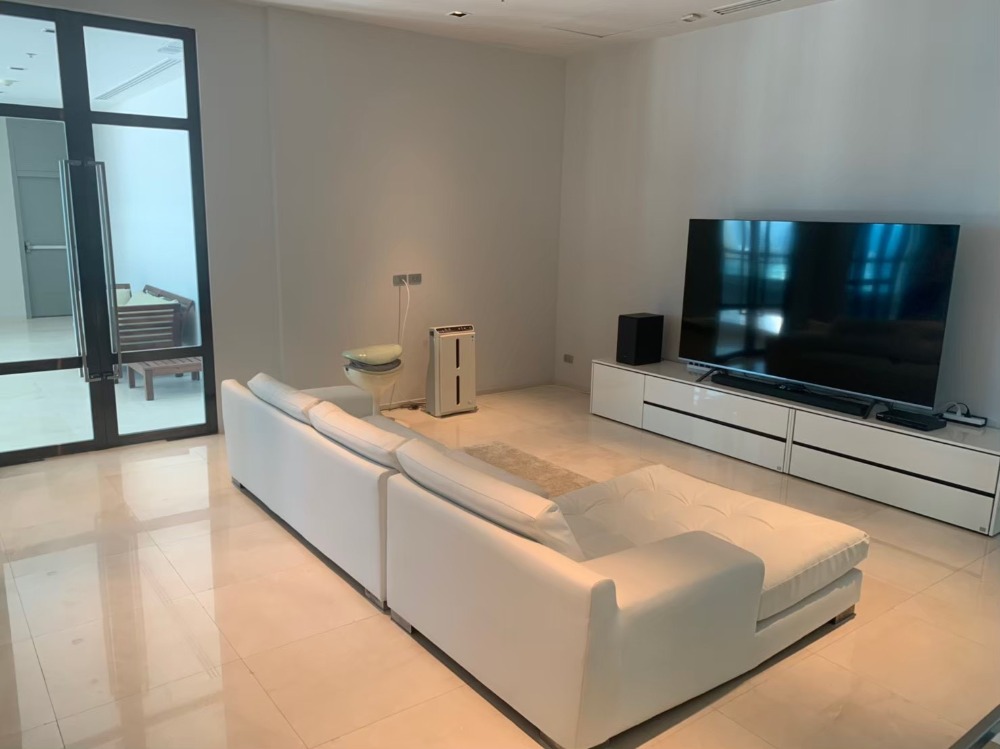 ขายคอนโดนานา : Sale Penthouse Hyde sukhumvit13 private swimming pool 497Sq.m (s03-1166)