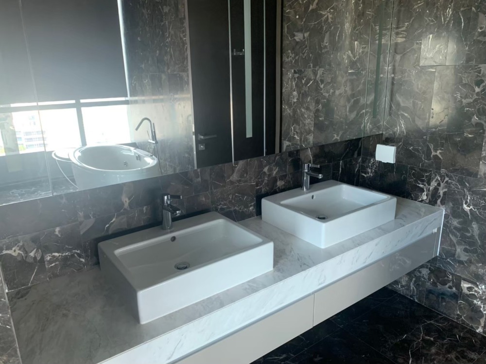 ขายคอนโดนานา : Sale Penthouse Hyde sukhumvit13 private swimming pool 497Sq.m (s03-1166)