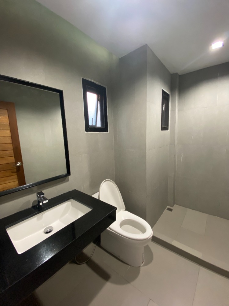 ให้เช่าโฮมออฟฟิศบางซื่อ วงศ์สว่าง เตาปูน : Home & Home  Office For Rent  (100 เมตร จากสถานีรถไฟฟ้าบางซ่อน ( สายสีม่วง ) )