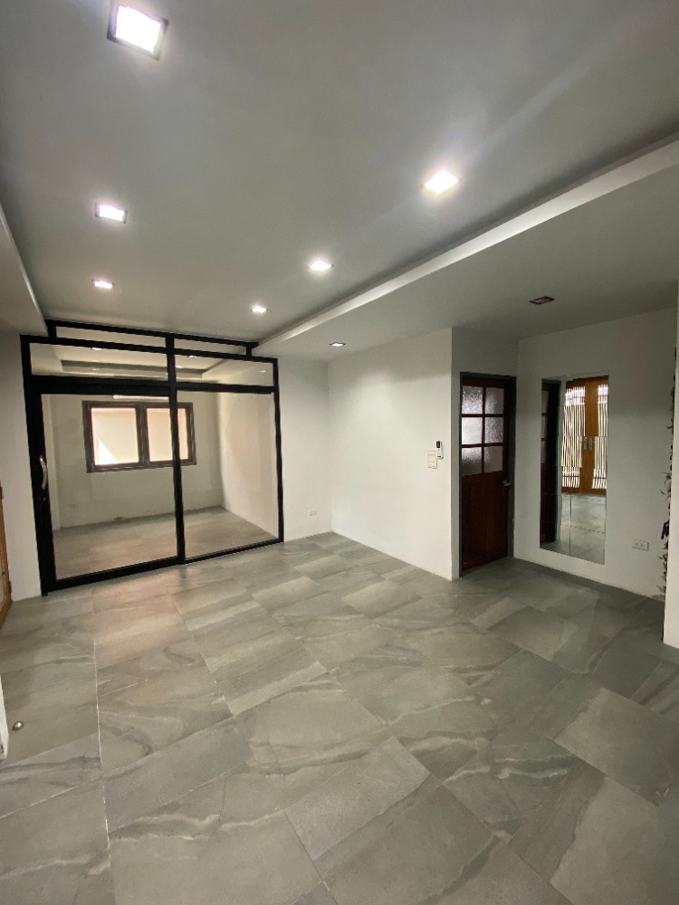 ให้เช่าโฮมออฟฟิศบางซื่อ วงศ์สว่าง เตาปูน : Home & Home  Office For Rent  (100 เมตร จากสถานีรถไฟฟ้าบางซ่อน ( สายสีม่วง ) )