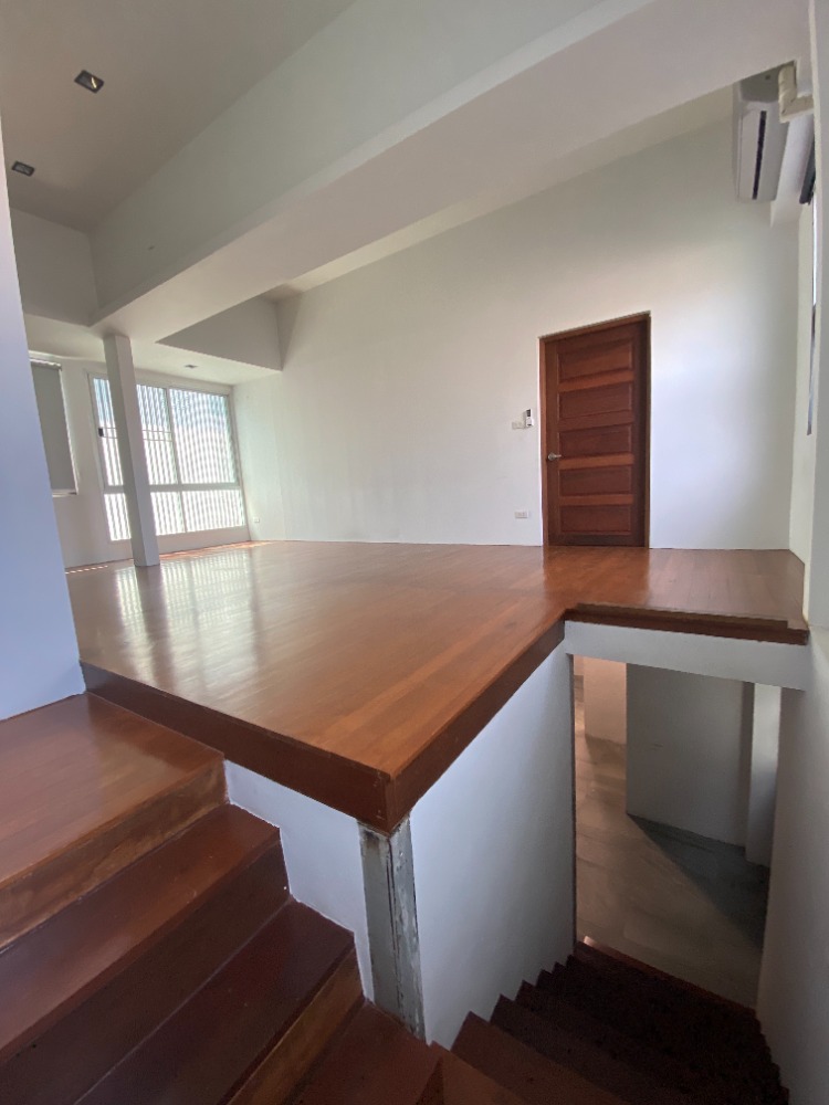 ให้เช่าโฮมออฟฟิศบางซื่อ วงศ์สว่าง เตาปูน : Home & Home  Office For Rent  (100 เมตร จากสถานีรถไฟฟ้าบางซ่อน ( สายสีม่วง ) )