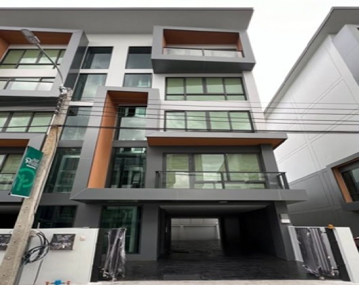 ให้เช่าโฮมออฟฟิศพัฒนาการ ศรีนครินทร์ : โทร. 081-632-0632 ให้เช่าHome Office 5 ชั้น โครงการ JW Park เจ ดับบลิว พาร์ค พระราม 9 กรุงเทพกรีฑา / ใกล้มาเก็ตเพลส กรุงเทพกรีฑา / อาคารมีลิฟท์โดยสาร / แอร์ 5 เครื่อง / เหมาะทำออฟฟิศ จดบริษัทได้