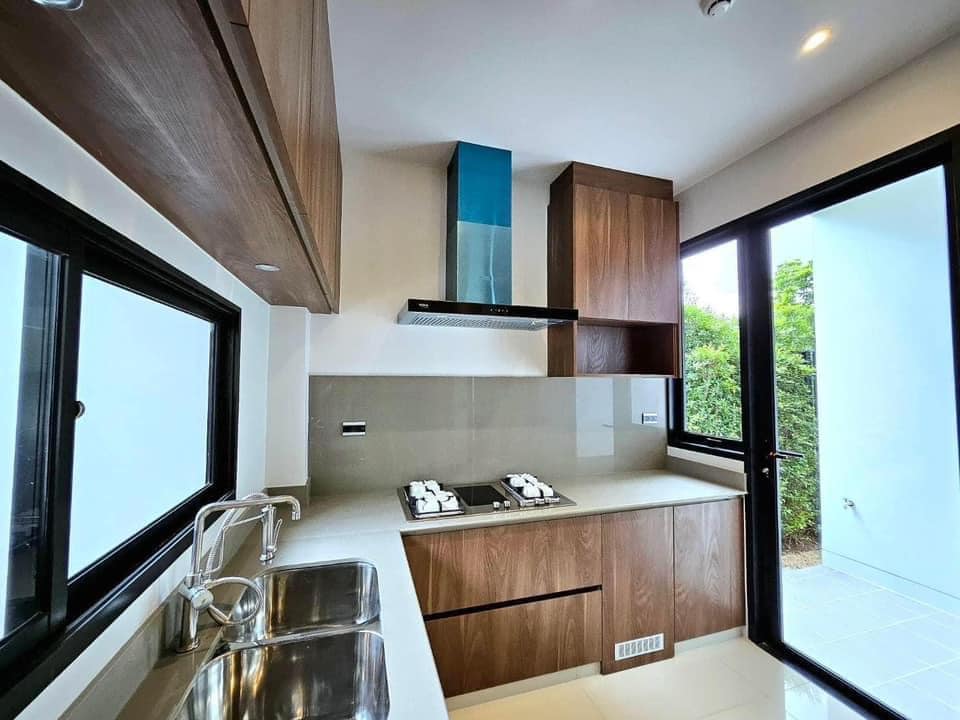 ให้เช่าบ้านพัฒนาการ ศรีนครินทร์ : NS : For rent Bugaan krungthep kreetha บ้านเดี่ยว 3 ชั้น หรูทันสมัย มีลิฟท์ วิวสระว่ายน้ำ พร้อมเข้าอยู่