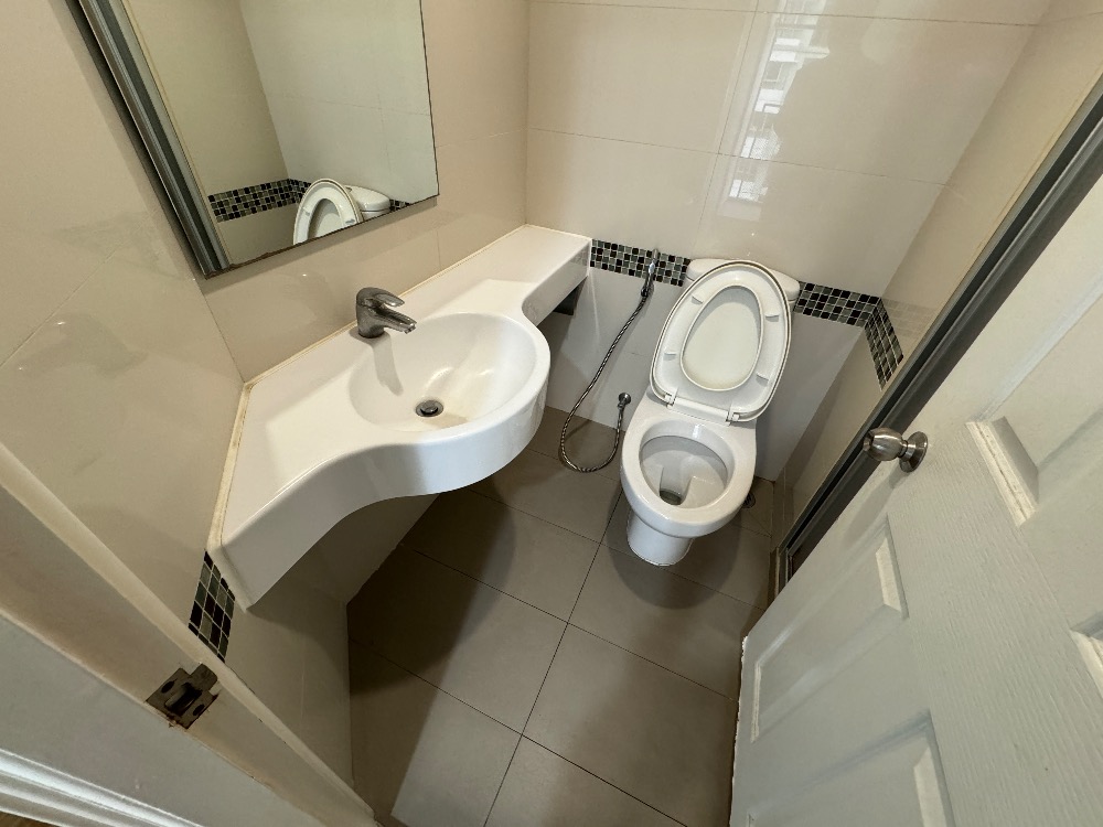 ขายคอนโดพระราม 3 สาธุประดิษฐ์ : ขายด่วน หรือ ให้เช่า 2 ห้องนอน 53 ตรม ลดเหลือ 4.5 ลบ / ลุมพินีพาร์ค ริเวอร์ไซด์ พระราม 3