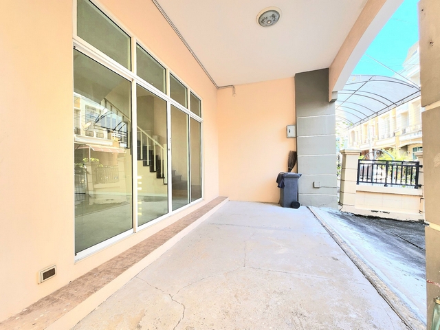 For SaleTownhomeEakachai, Bang Bon : For sale, 3-story townhome, Baan Parinlak. Ekkachai-Bang Bon, 33 sq m., corner house, newly renovated, near Central Rama 2.