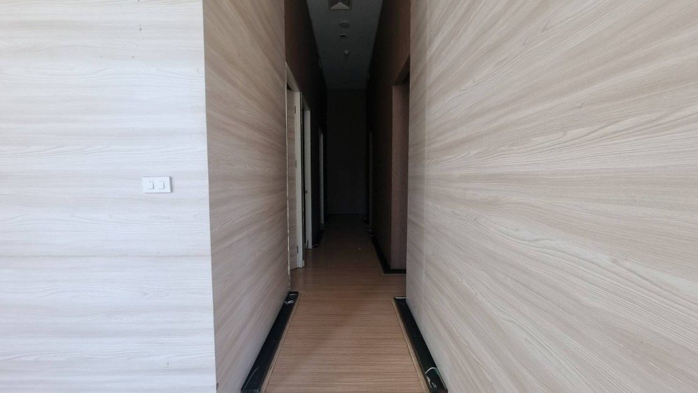 For RentRetail SpaceSukhumvit, Asoke, Thonglor : Phrom Phong space for rent For doing business, suitable for spas, tutoring schools, clinics, ceiling height 4 meters, usable area 115 sq m.