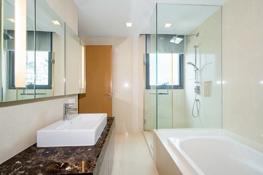 ขายคอนโดนานา : For Sale  Hyde Sukhumvit 13 3bedroom beautiful decoration (S03-0813)