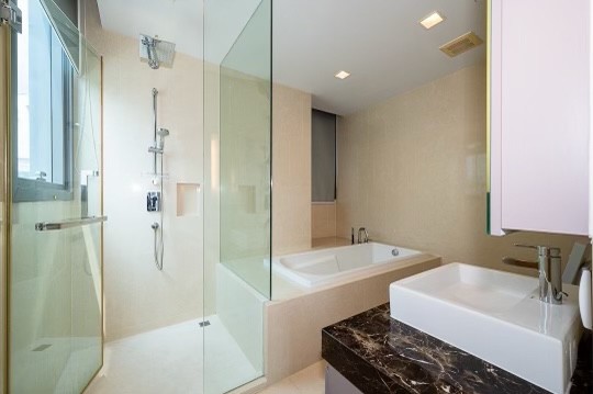 ขายคอนโดนานา : For Sale  Hyde Sukhumvit 13 3bedroom beautiful decoration (S03-0813)