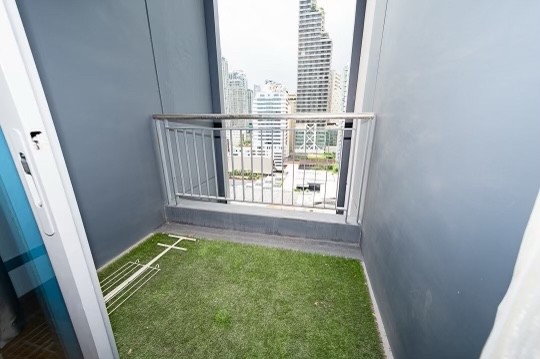 ขายคอนโดนานา : For Sale  Hyde Sukhumvit 13 3bedroom beautiful decoration (S03-0813)