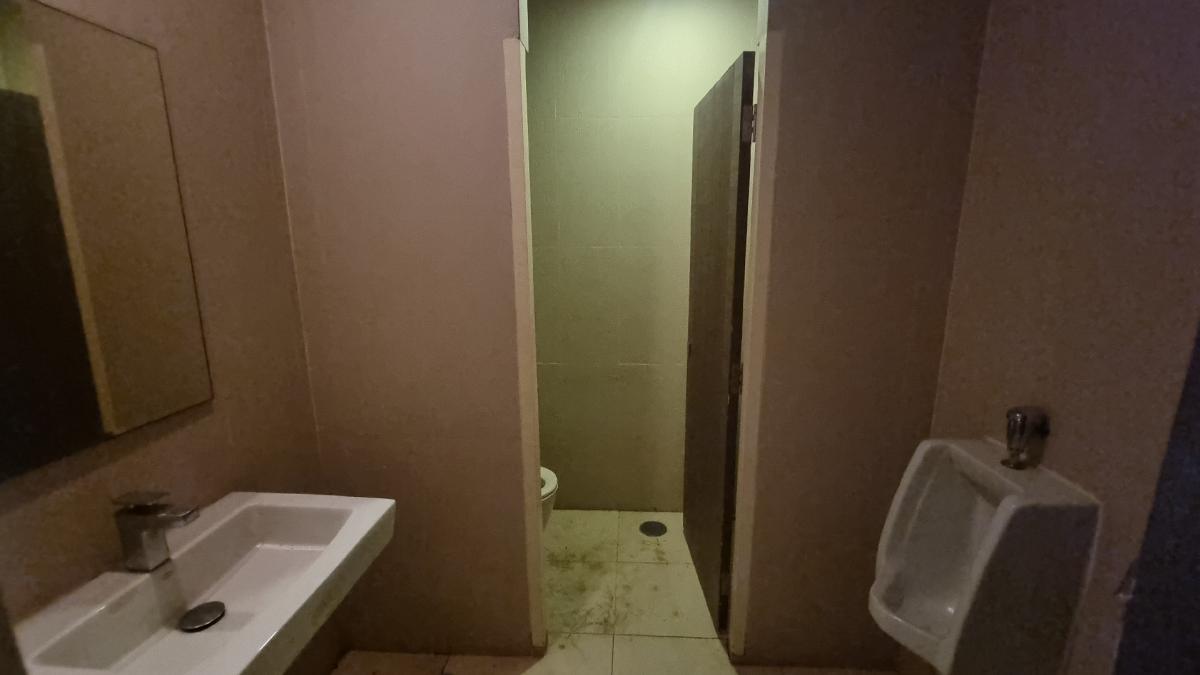 For RentRetail SpaceSukhumvit, Asoke, Thonglor : Phrom Phong space for rent For doing business, suitable for spas, tutoring schools, clinics, ceiling height 4 meters, usable area 115 sq m.