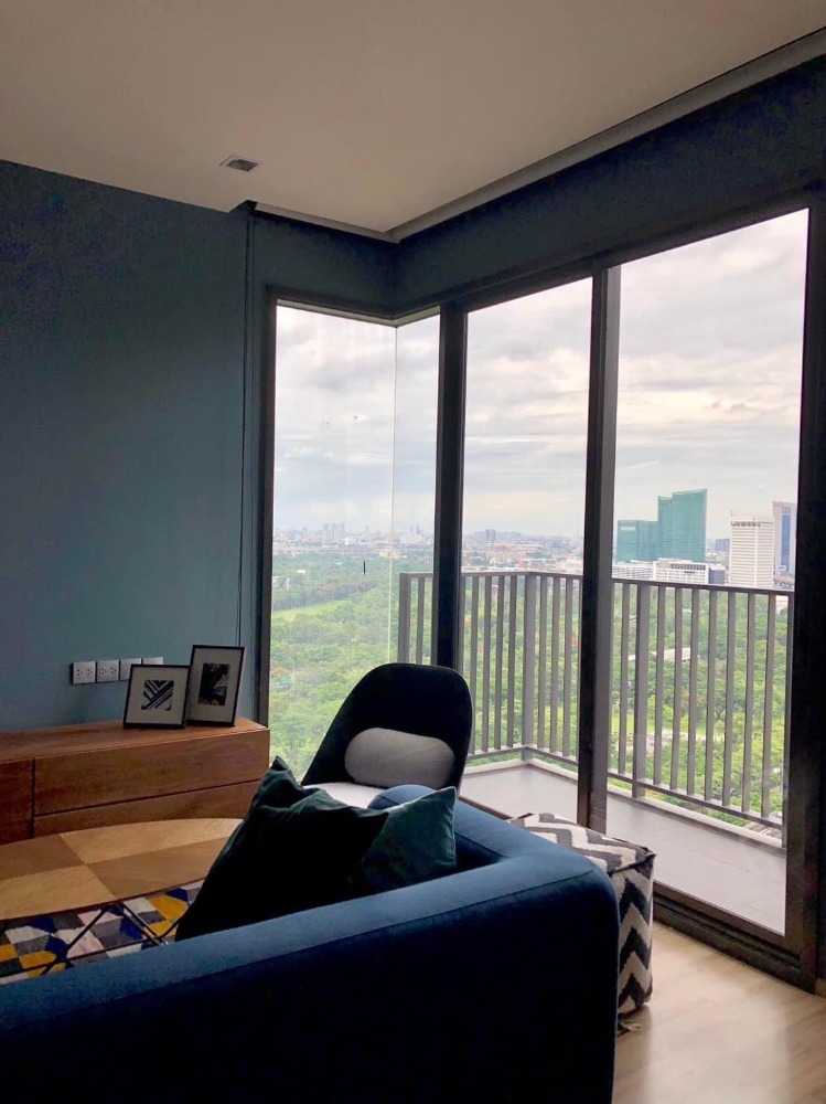 For SaleCondoSapankwai,Jatujak : 🌳Relax with green view of Jatujak park in the corner unit with nice modern decoration, fully furnished, few steps to BTS, close to Central Ladprao, jatujak Sunday market, convenient in traveling in many routes