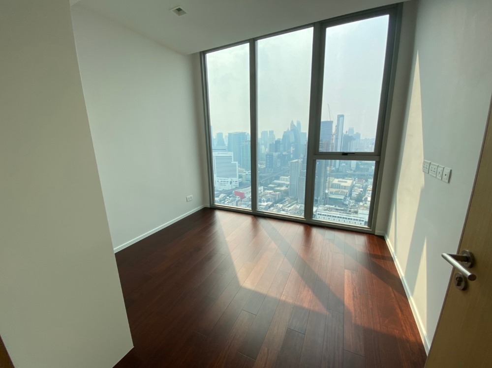 For RentCondoNana, North Nana,Sukhumvit13, Soi Nana : For rent Condo hyde sukhumvit 11 Penhouse 36floor 146 Sq.m (S03-1172)