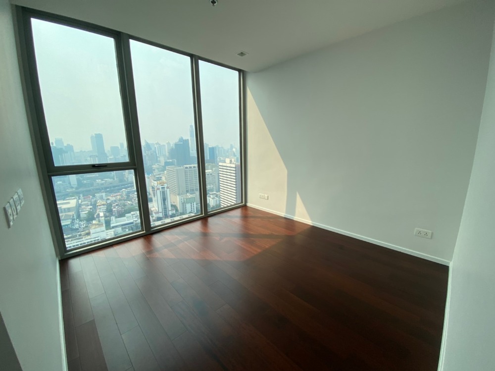 For RentCondoNana, North Nana,Sukhumvit13, Soi Nana : For rent Condo hyde sukhumvit 11 Penhouse 36floor 146 Sq.m (S03-1172)