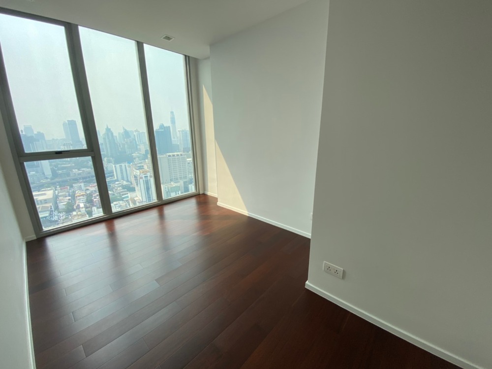ขายคอนโดนานา : Sale  Hyde Sukhumvit11 142.16 Sq.m penthouse 40M  (S03-1173)