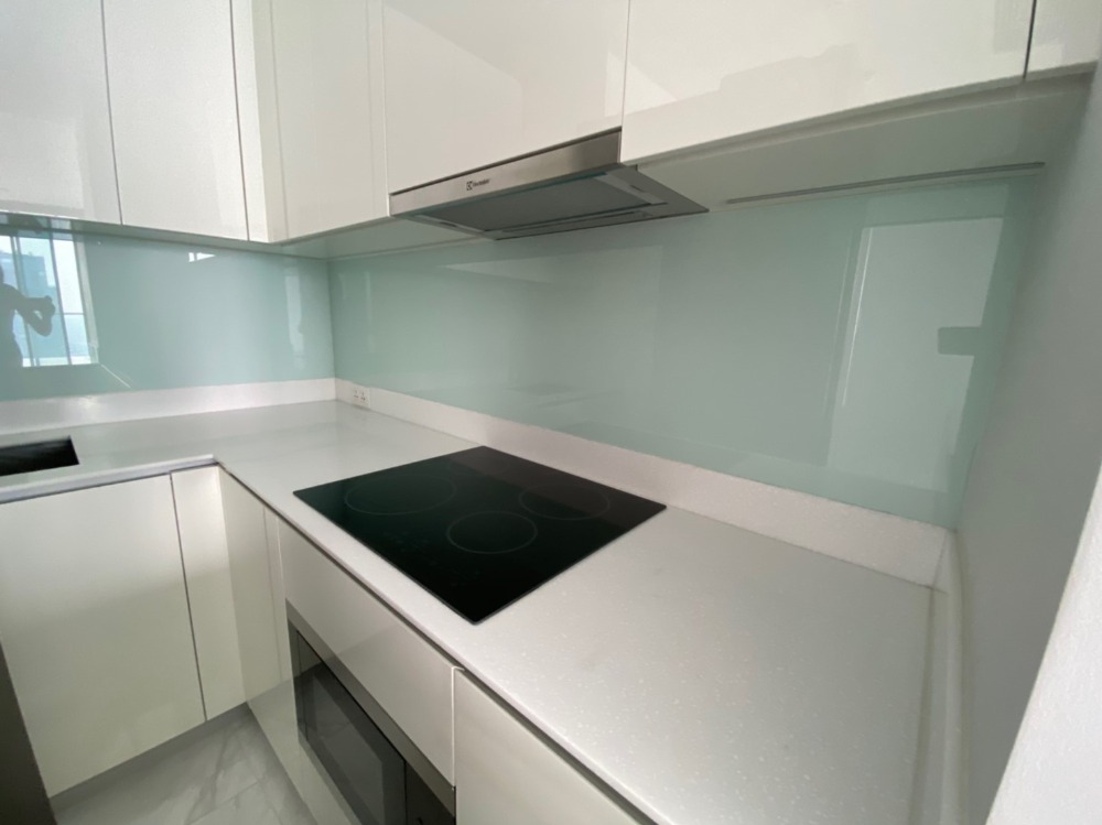 ขายคอนโดนานา : Sale  Hyde Sukhumvit11 142.16 Sq.m penthouse 40M  (S03-1173)