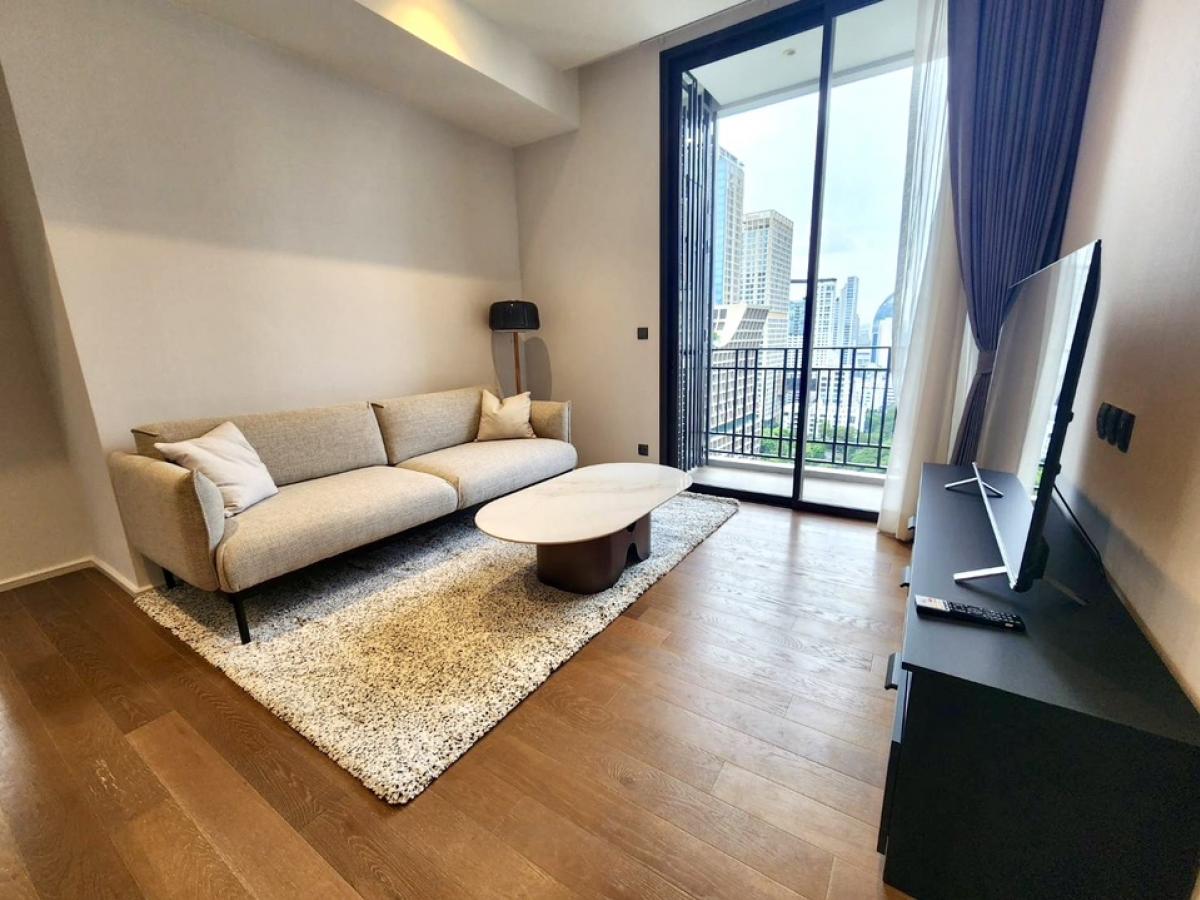 ให้เช่าคอนโดวิทยุ ชิดลม หลังสวน : Muniq Langsuan: 2bed 2bath  101sqm. High Floor 130,000/mth Am: 0656199198