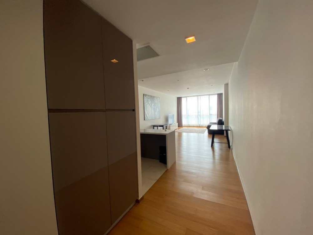 For RentCondoNana, North Nana,Sukhumvit13, Soi Nana : Condo for rent, Hdye Sukhumvit 13, high view, 3 bedrooms, 3 bathrooms, fully furnished, ready to move in.