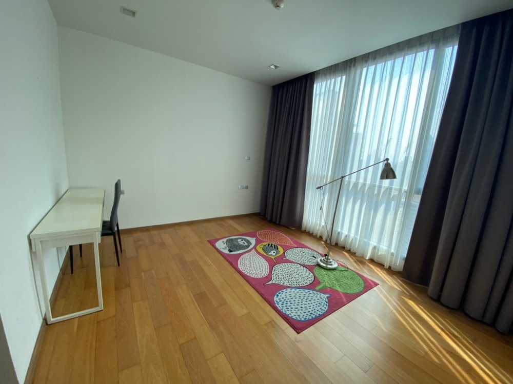 For RentCondoNana, North Nana,Sukhumvit13, Soi Nana : Condo for rent, Hdye Sukhumvit 13, high view, 3 bedrooms, 3 bathrooms, fully furnished, ready to move in.