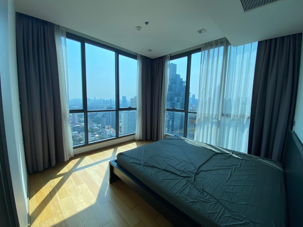 ขายคอนโดนานา : Sale  Hyde Sukhumvit 13, high view, 3 bedrooms, 3 bathrooms, fully furnished