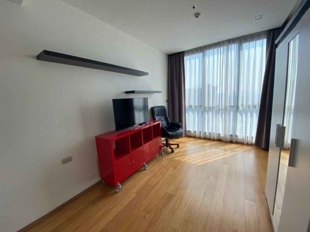 ขายคอนโดนานา : Sale  Hyde Sukhumvit 13, high view, 3 bedrooms, 3 bathrooms, fully furnished