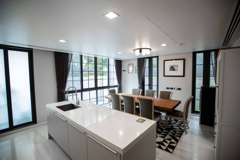 ขายทาวน์โฮมสุขุมวิท อโศก ทองหล่อ : ขาย ทาวน์โฮมหรู Quarter31 3.5ชั้น 4นอน 5น้ำ 4จอดรถ 41ตรว 421ตรม ใกล้ BTS พร้อมพงษ์ เอ็มควอเทียร์ มศว.ประสานมิตร Terminal21