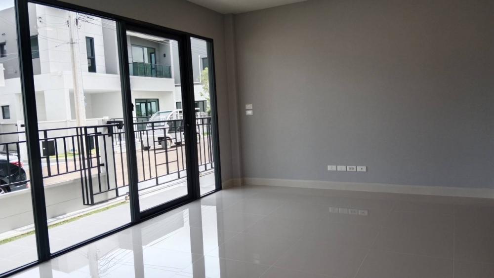 ขายบ้านบางนา แบริ่ง ลาซาล : ขายบ้านสภาพใหม่  เซนโทร บางนา บ้านเดี่ยว 2ชั้น 4 นอน 5 น้ำ 1 ห้องเมด พื้นที่ 289 ตรม.​ ที่ดิน 108 ตรว.