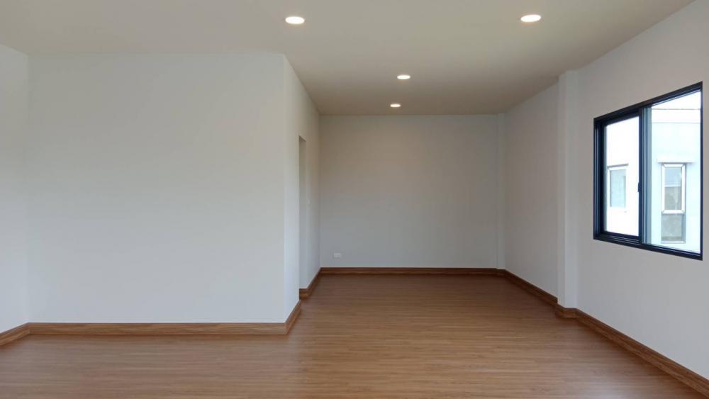 ขายบ้านบางนา แบริ่ง ลาซาล : ขายบ้านสภาพใหม่  เซนโทร บางนา บ้านเดี่ยว 2ชั้น 4 นอน 5 น้ำ 1 ห้องเมด พื้นที่ 289 ตรม.​ ที่ดิน 108 ตรว.