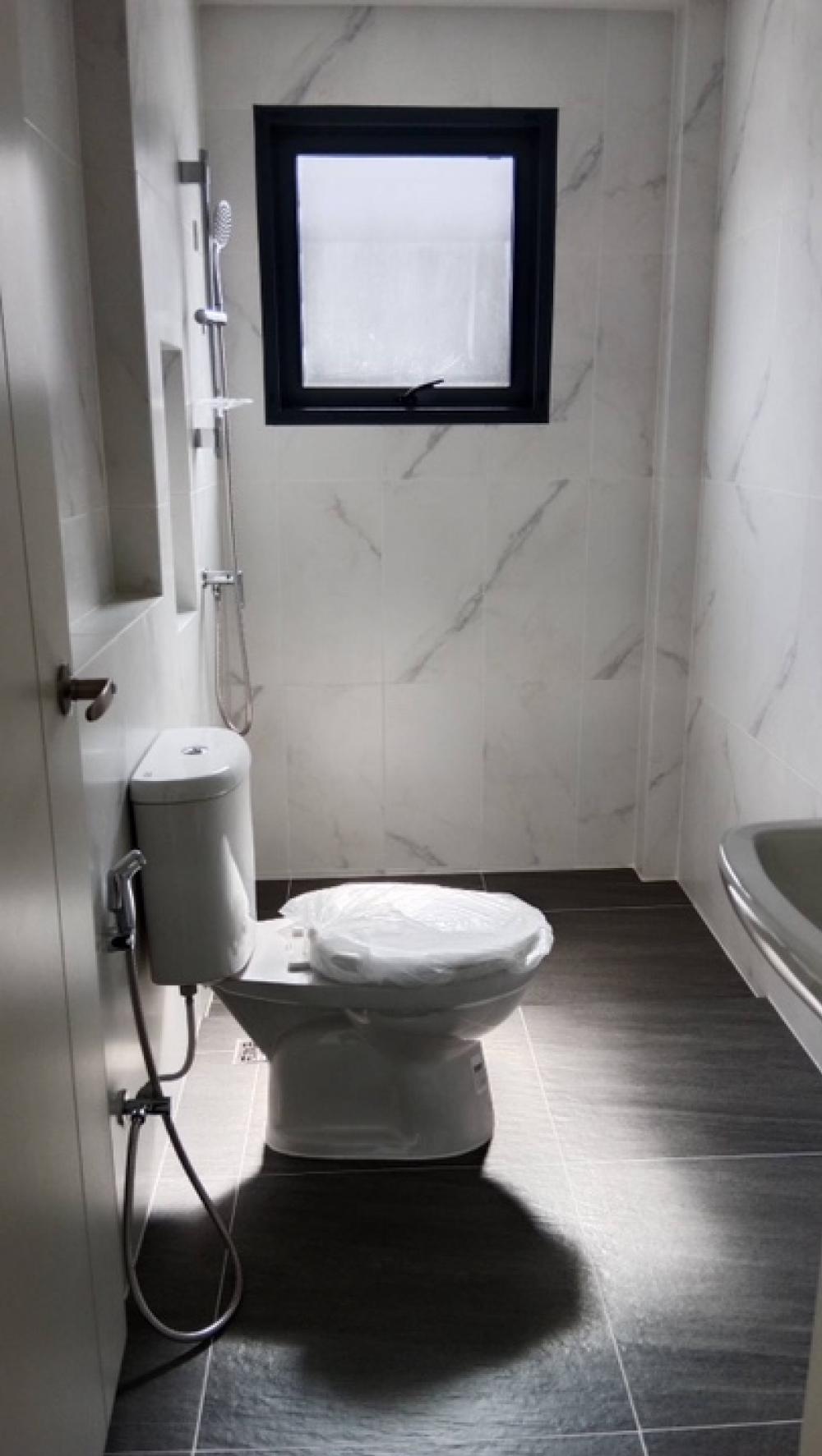 ขายบ้านบางนา แบริ่ง ลาซาล : ขายบ้านสภาพใหม่  เซนโทร บางนา บ้านเดี่ยว 2ชั้น 4 นอน 5 น้ำ 1 ห้องเมด พื้นที่ 289 ตรม.​ ที่ดิน 108 ตรว.