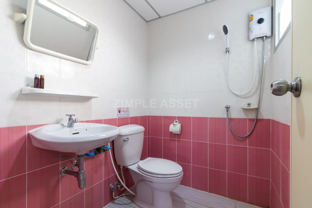 For RentLadprao101, Happy Land, The Mall Bang Kapi : Line @zimple_asset !Daily Room Only! Apartment in Latprao 124 close to BTS Yellow line Mahat Thai Station 1.6 km.