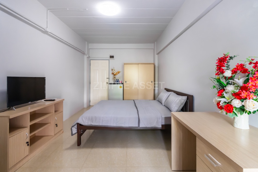 For RentLadprao101, Happy Land, The Mall Bang Kapi : Line @zimple_asset !Daily Room Only! Apartment in Latprao 124 close to BTS Yellow line Mahat Thai Station 1.6 km.