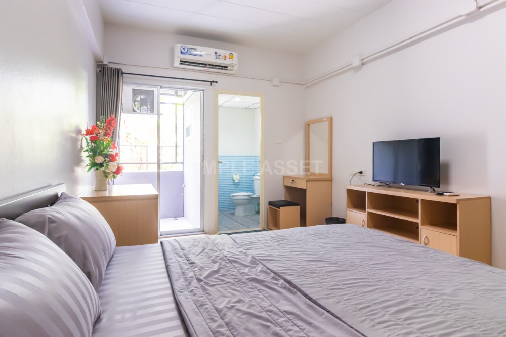 For RentLadprao101, Happy Land, The Mall Bang Kapi : Line @zimple_asset !Daily Room Only! Apartment in Latprao 124 close to BTS Yellow line Mahat Thai Station 1.6 km.