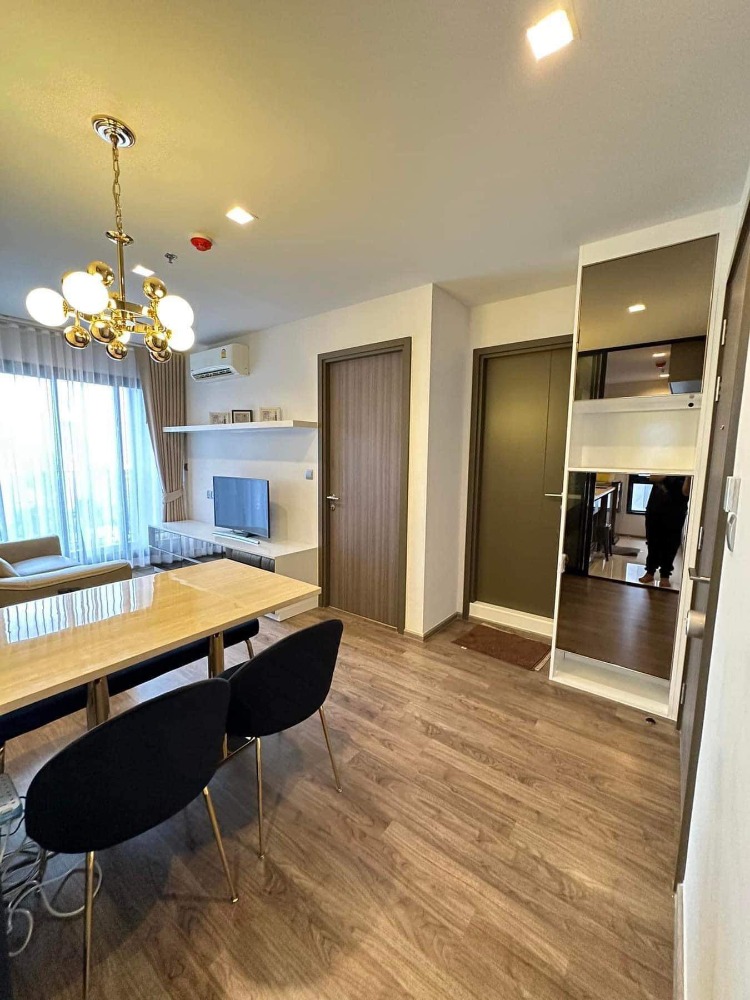 For SaleCondoLadprao, Central Ladprao : ✔️Good for living or investing as this brand new 2 Beds located in good location in Ladprao, just opposite Central Ladprao and few steps to BTS , never be rented, corner unit, nice modern decoration , closed kitchen.