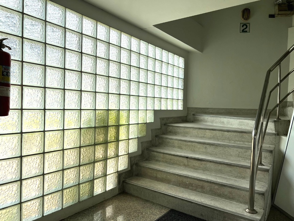 ขายอาคารพาณิชย์อารีย์ อนุสาวรีย์ : ขายอาคารพาณิชย์ ขนาด 7 ชั้น ซอยพหลโยธิน 14 จอดรถได้ถึง 25 คัน ใกล้ BTS อารีย์