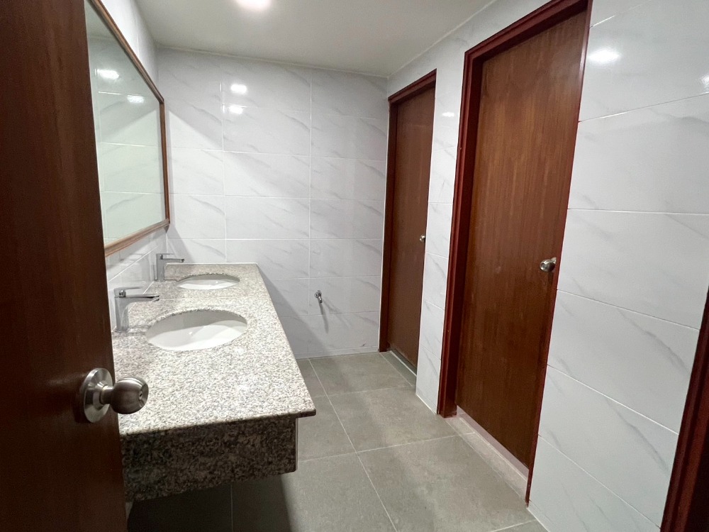 ขายอาคารพาณิชย์อารีย์ อนุสาวรีย์ : ขายอาคารพาณิชย์ ขนาด 7 ชั้น ซอยพหลโยธิน 14 จอดรถได้ถึง 25 คัน ใกล้ BTS อารีย์