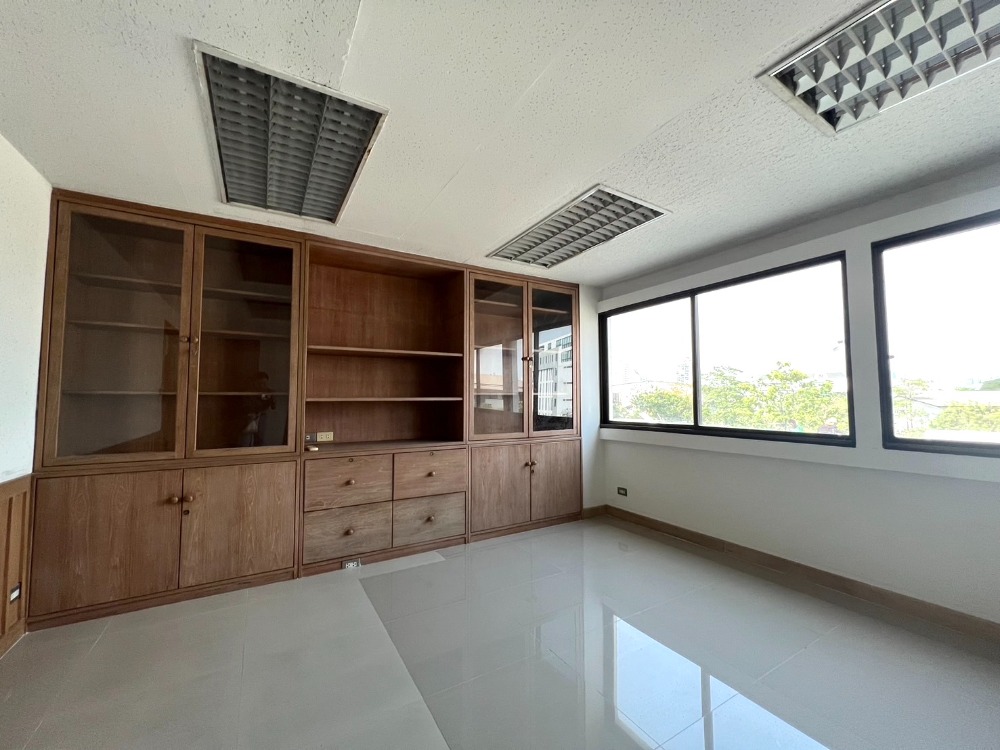 ขายอาคารพาณิชย์อารีย์ อนุสาวรีย์ : ขายอาคารพาณิชย์ ขนาด 7 ชั้น ซอยพหลโยธิน 14 จอดรถได้ถึง 25 คัน ใกล้ BTS อารีย์