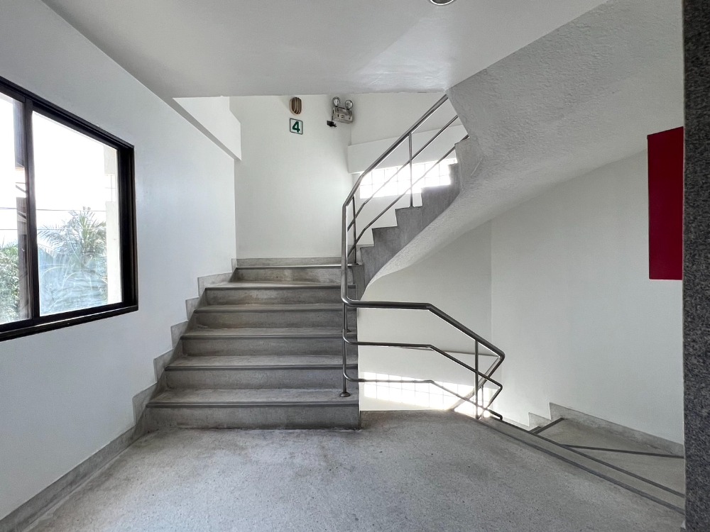 ขายอาคารพาณิชย์อารีย์ อนุสาวรีย์ : ขายอาคารพาณิชย์ ขนาด 7 ชั้น ซอยพหลโยธิน 14 จอดรถได้ถึง 25 คัน ใกล้ BTS อารีย์