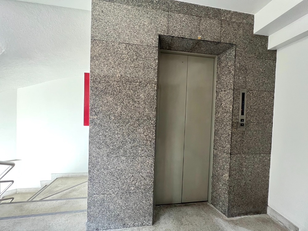 ขายอาคารพาณิชย์อารีย์ อนุสาวรีย์ : ขายอาคารพาณิชย์ ขนาด 7 ชั้น ซอยพหลโยธิน 14 จอดรถได้ถึง 25 คัน ใกล้ BTS อารีย์