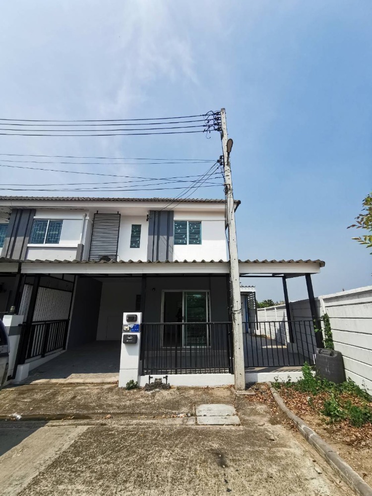 For SaleTownhomePathum Thani,Rangsit, Thammasat : 2-story townhouse for sale, Pruksa 63/1, Bang Kadi, Pathum Thani, 26.8 sq m, usable area 98 sq m, 3 bedrooms, 2 bathrooms, 2 parking spaces.
