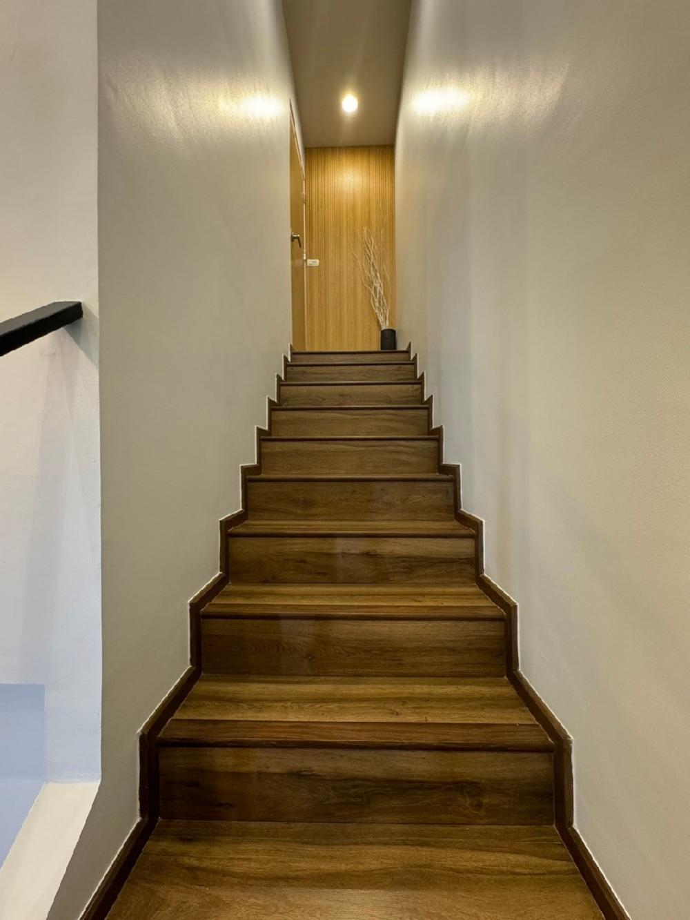 For SaleCondoSapankwai,Jatujak : Urgent sale! Onyx Phaholyothin condo, good location, near BTS Saphan Khwai, newly renovated, dont miss it. If interested, contact 0876358339 K. Nang.