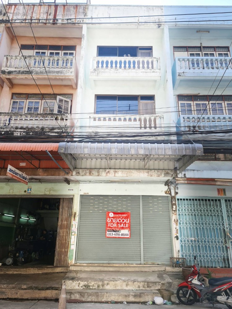 For SaleShop HousePhutthamonthon, Salaya : House for sale, Phetkasem Village 2 North, shophouse, 3 and a half floors, pilings installed throughout, no collapse, price 4 million baht.